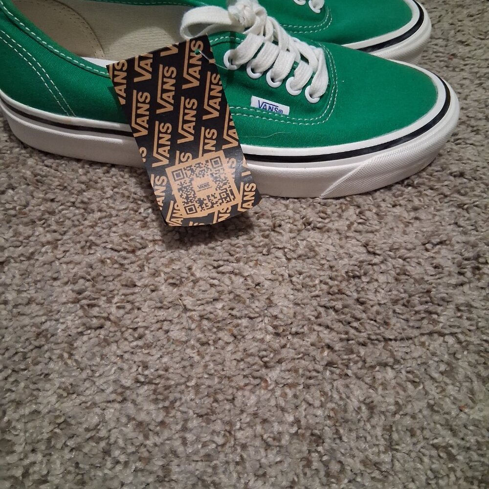 Vans - Picture 3 of 5